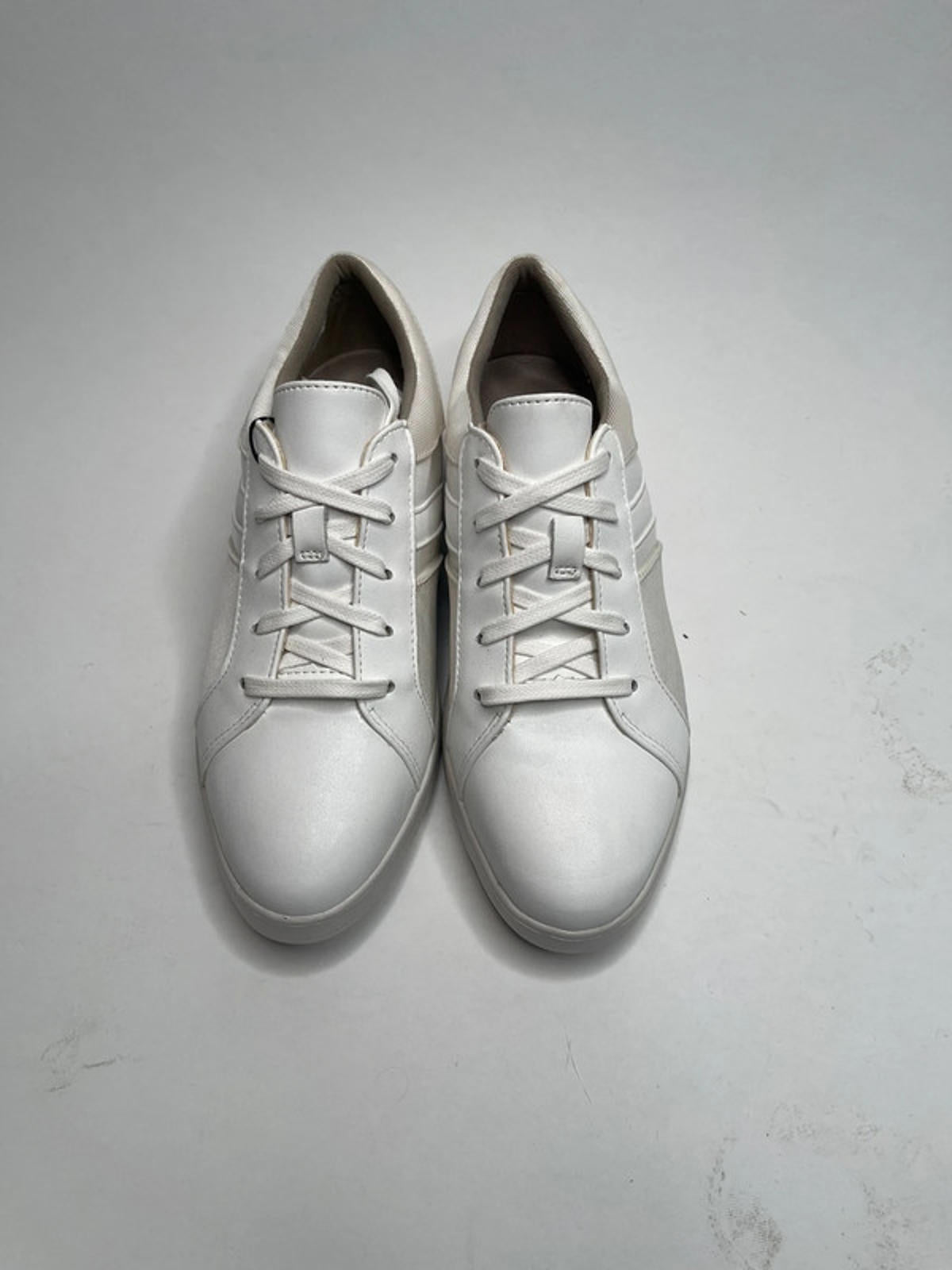 Rockport women trainers size 4 white cream